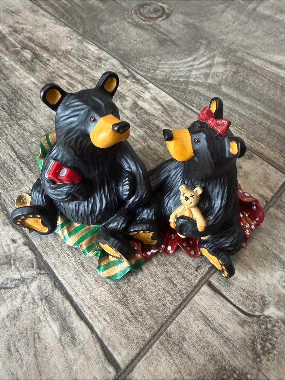 VTG Big Sky Carvers Bearfoots by Jeff Fleming Christmas Morning Bear Figurine